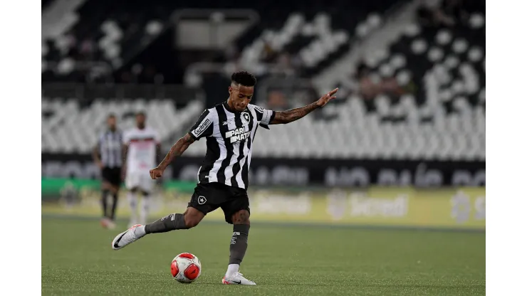 Tchê Tchê foi um dos melhores em campo na vitória do Botafogo. 
