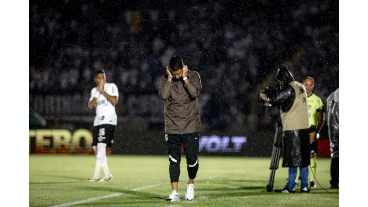 António Oliveira terá de quebrar sequência do Red Bull Bragantino. 
