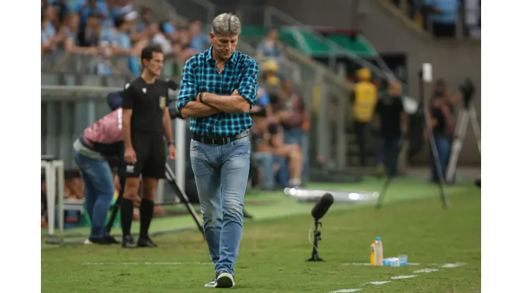 Renato Gaúcho terá de pensar o time diante do Estudiantes. 
