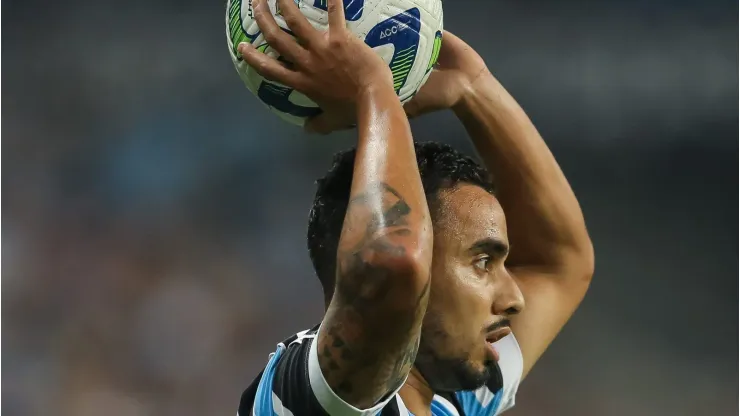 Fábio, lateral do Grêmio, foi destaque na vitória contra o Estudiantes
