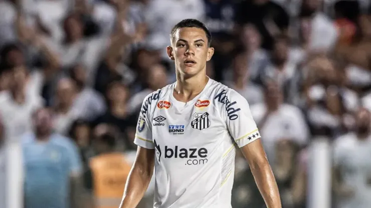 Foto: Raul Baretta/ Santos FC - JP Chermont marcou o primeiro gol da carreira em vitória do Santos
