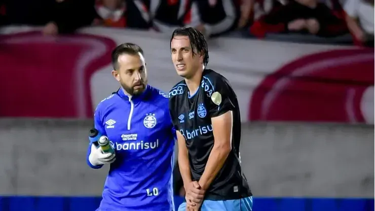 Geromel em ação na partida contra o Estudiantes (ARG). Foto: Marcelo Endelli/Getty Images