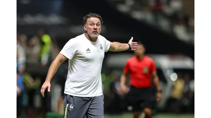 Gabriel Milito prepara o time para o duelo com o Sport. 
