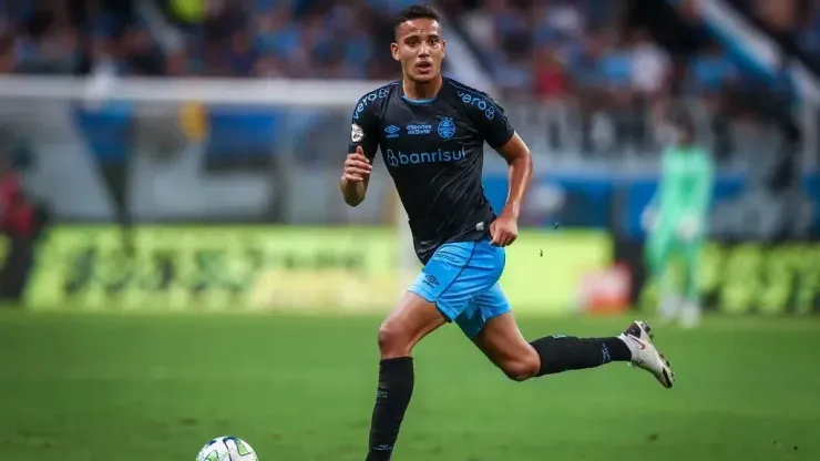 Foto: Lucas Uebel / Divulgação Grêmio - Gustavo Martins se lesiona no jogo contra o Operário, pela Copa do Brasil
