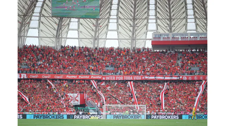 Torcedores do Inter são convocados para ajudar vítimas da tragédia no RS. 
