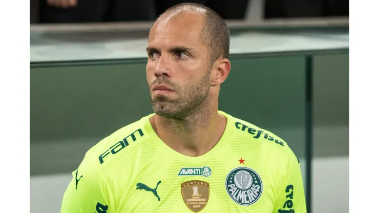 PR - Curitiba - 25/10/2022 - BRASILEIRO A 2022, ATHLETICO PR X PALMEIRAS - Marcelo Lomba jogador do Palmeiras durante execucao do hino nacional antes da partida contra o Athletico-PR no estadio Arena da Baixada pelo campeonato Brasileiro A 2022. Foto: Robson Mafra/AGIF
