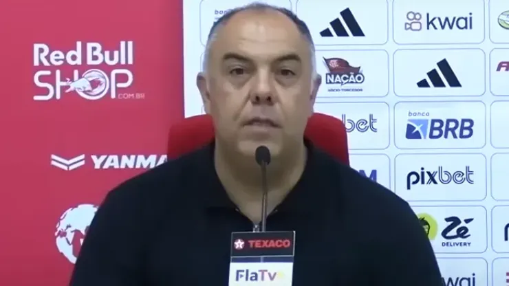 Marcos Braz em entrevista coletiva após o jogo entre Bragantino x Flamengo. Foto: YouTube / Canal Redação Ninho.
