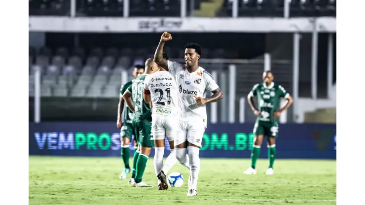 Gil teve gol anulado na vitória do Peixe 
