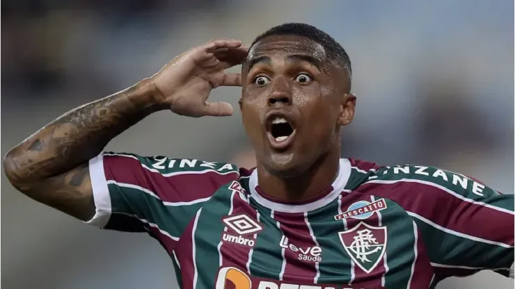 Foto: Alexandre Loureiro/AGIF - Douglas Costa fará exames neste sábado (11) para avaliar gravidade de lesão
