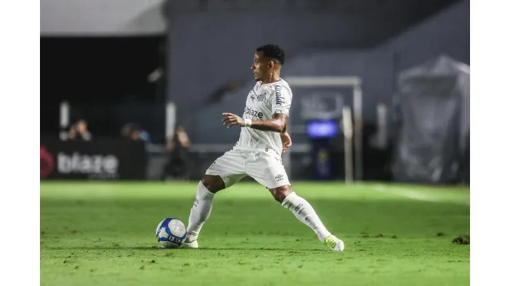 Otero jogador do Santos durante partida pelo Brasileiro B 2024. Foto: Reinaldo Campos/AGIF
