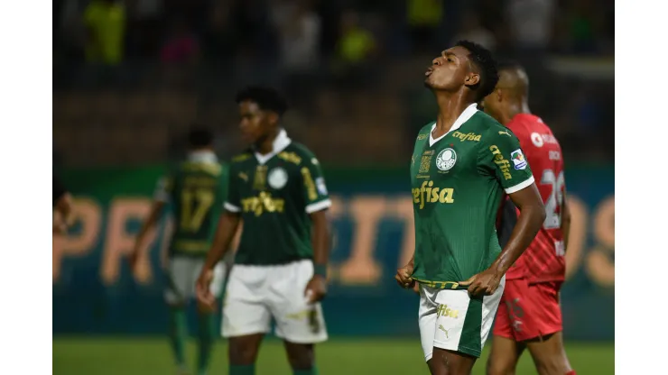 Luis Guilherme jogador do Palmeiras lamenta durante partida contra o Athletico-PR. Foto: Anderson Romao/AGIF
