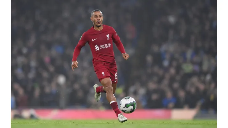 Thiago Alcântara, em partida pelo Liverpool.. (Foto de Stu Forster/Getty Images)
