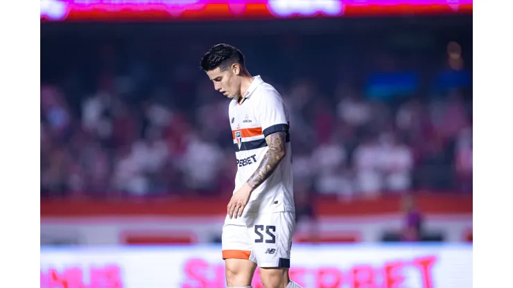 James Rodriguez durante partida contra o Fortaleza no estádio MorumBIS pelo campeonato Brasileiro A 2024. Foto: Leonardo Lima/AGIF
