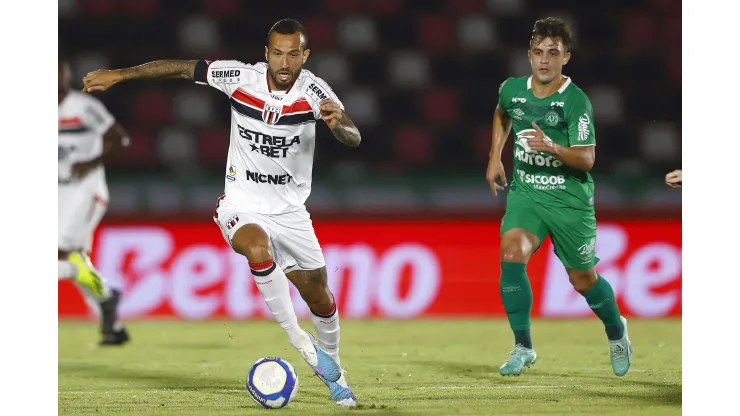 Leandro Pereira é um dos atacantes do Botafogo-SP e jogou no Palmeiras
