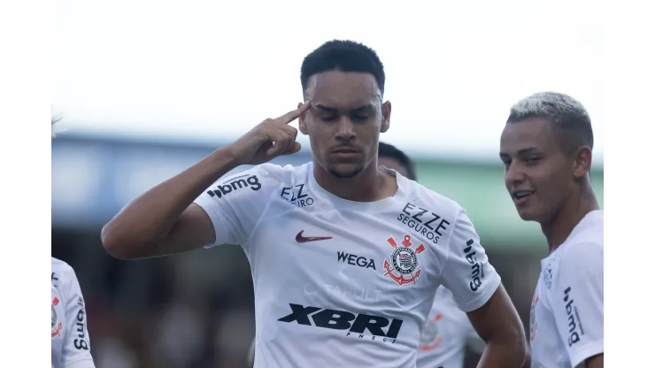 João Pedro Tchoca renovou o contrato 
