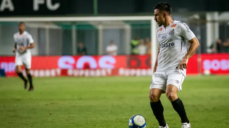  Santos está sobrando na Série B. Peixe segue firme no G4 E tem boas chances de título. Jogo América 2 x 1 Santos.Foto: Fernando Moreno/AGIF
