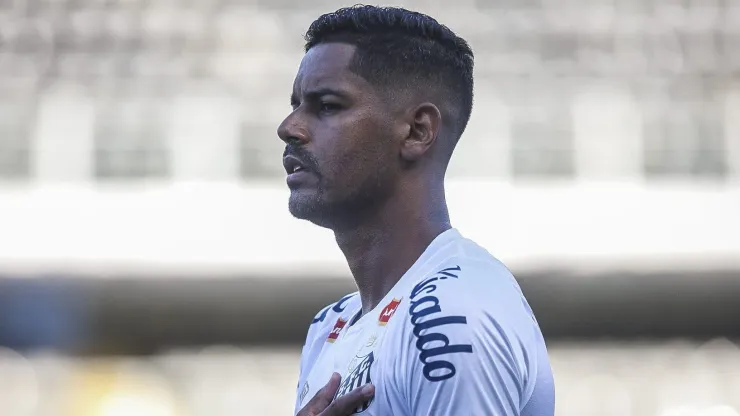 Lateral momentos antes da partida contra o Paysandu, quando sofreu a lesão
