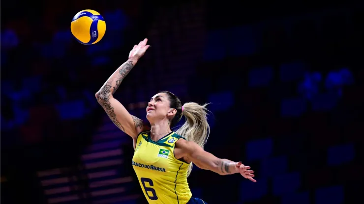 Thaisa em ação contra a Holanda na VNL. Foto: FIVB
