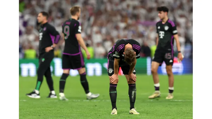 Jogador do Bayern triste. (Foto de Alexander Hassenstein/Getty Images)
