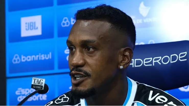 Edenílson durante apresentação no Imortal. Meio-campista sofre críticas após derrota. Foto: Rodrigo Fatturi / Grêmio FBPA.
