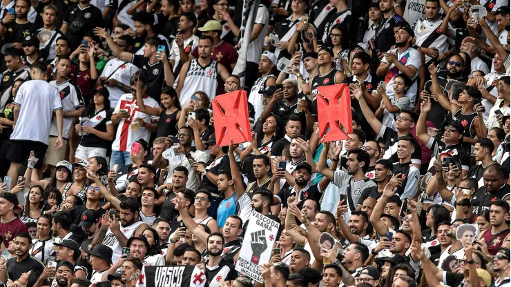 RJ - RIO DE JANEIRO - 14/04/2024 - BRASILEIRO A 2024, VASCO X GREMIO - Torcida do Vasco durante partida contra Gremio no estadio Sao Januario pelo campeonato Brasileiro A 2024. Foto: Thiago Ribeiro/AGIF
