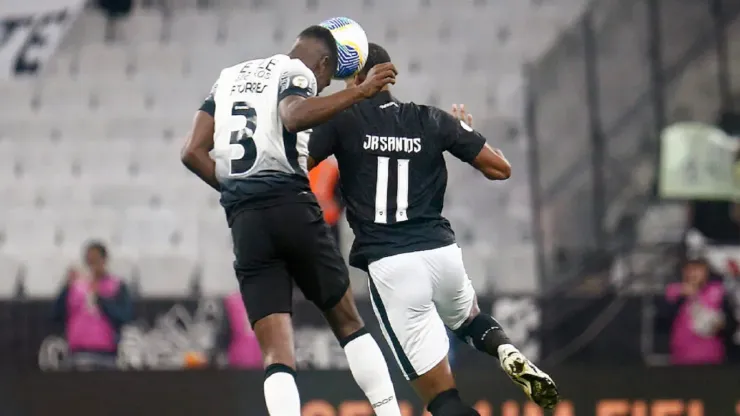 Foto: Vítor Silva/Botafogo - Júnior Santos fez o gol da vitória do Botafogo sobre o Corinthians neste sábado (1º) pelo Brasileirão Série A 2024
