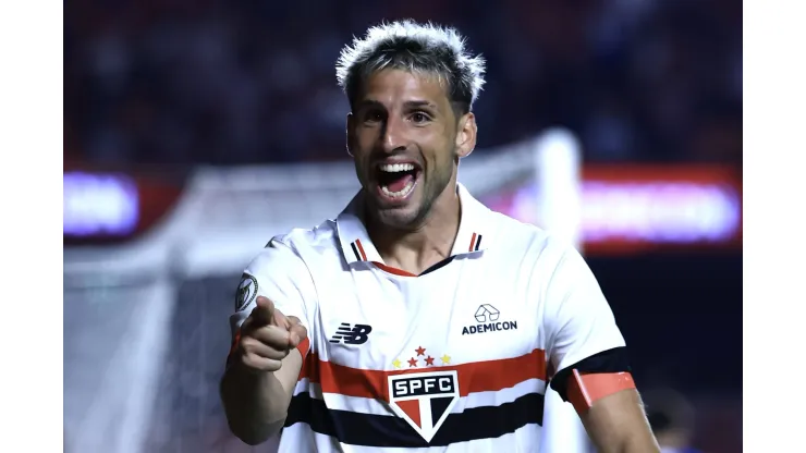  Foto: Marcello Zambrana/AGIF - Calleri chamou atenção da torcida 
