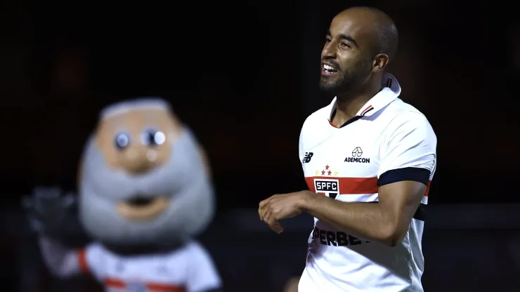 Lucas Moura jogador do Sao Paulo comemora seu gol durante partida contra o Cruzeiro no estadio Morumbi pelo campeonato Brasileiro A 2024. Foto: Marcello Zambrana/AGIF
