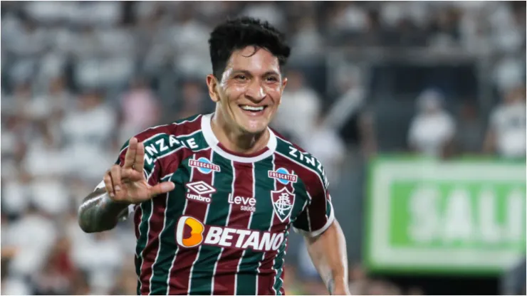 Cano comemorando gol em partida pelo Fluminense - Foto: Christian Alvarenga/Getty Images
