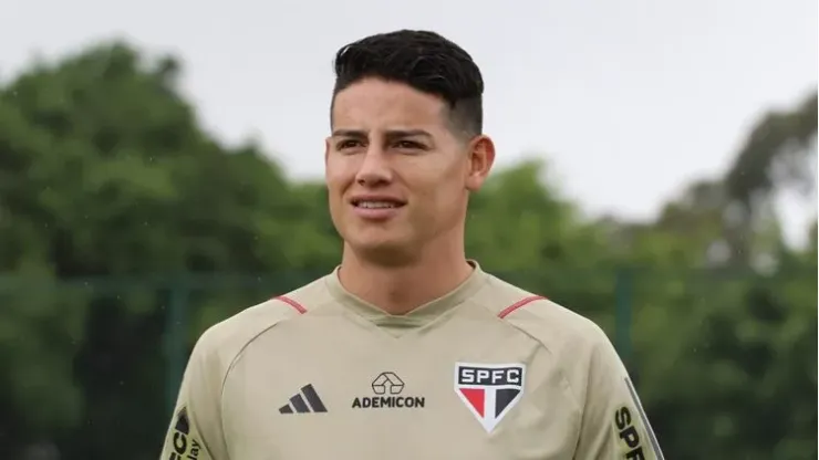 Foto: Rubens Chiri/São Paulo - James Rodríguez durante os treinamentos no CT da Barra Funda 
