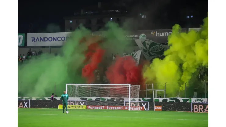 Torcida do Juventude durante jogo no Alfredo Jaconi. Grêmio pode usar estádio.
