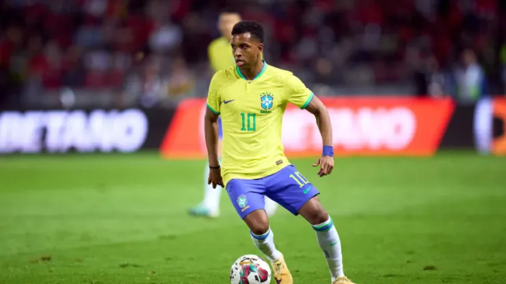 Jogador veste a 10 na ausência de Neymar. Alex Caparros/Getty Images.
