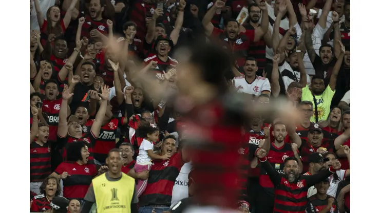 Torcida do Flamengo durante partida contra Millonarios.
