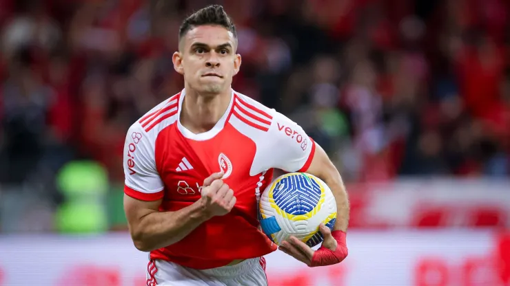 Borre jogador do Internacional comemora seu gol durante partida contra o Atletico-GO no estadio Beira-Rio pelo campeonato Brasileiro A 2024. Foto: Maxi Franzoi/AGIF
