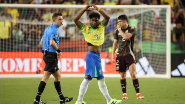 Foto: Tim Warner/Getty Images - Endrick em partida do Brasil
