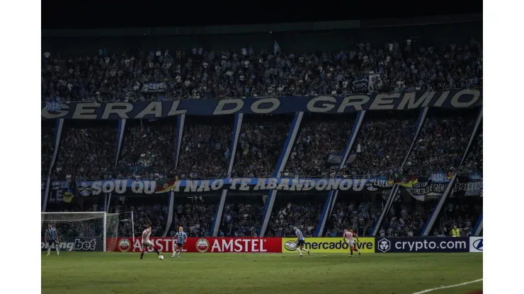 Torcida do Grêmio esteve presente em Curitiba neste sábado. 
