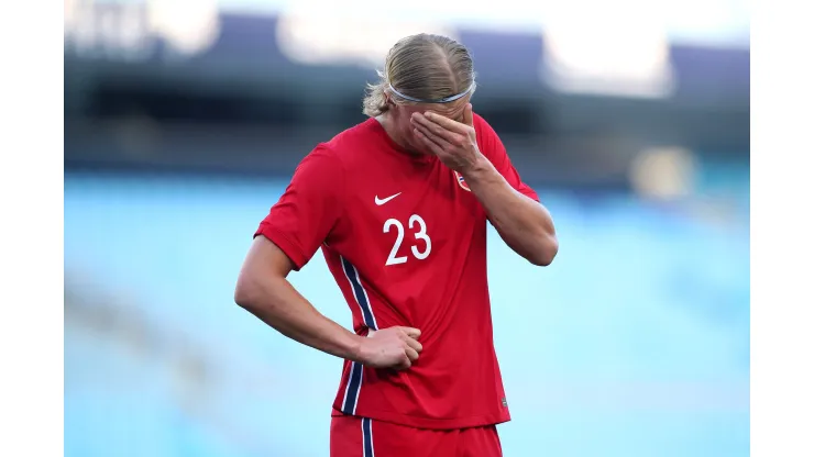 Haaland na Noruega, seleção que não foi pra Eurocopa. (Foto de Fran Santiago/Getty Images)
