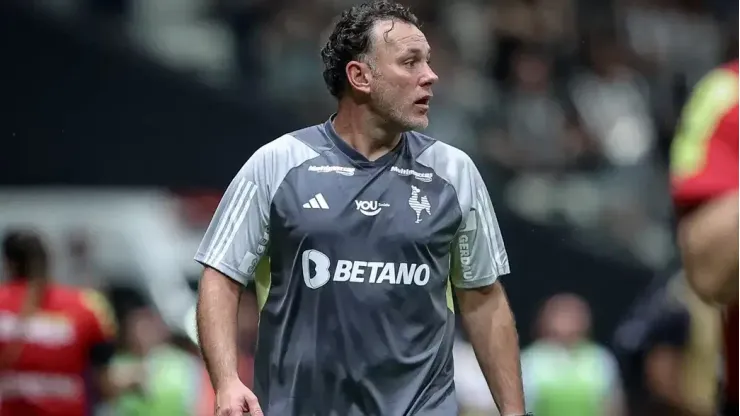 Foto: Pedro Souza / Atlético-MG - Titular de Milito sai chorando do jogo contra o RB Bragantino
