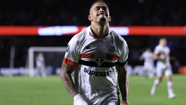 Luciano jogador do Sao Paulo lamenta durante partida contra o Talleres no estadio Morumbi pelo campeonato Copa Libertadores 2024. Foto: Marcello Zambrana/AGIF
