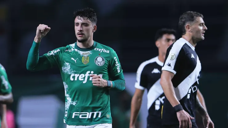 SP - SAO PAULO - 13/06/2024 - BRASILEIRO A 2024, PALMEIRAS X VASCO - Piquerez jogador do Palmeiras comemora seu gol durante partida contra o Vasco no estadio Arena Allianz Parque pelo campeonato Brasileiro A 2024. Foto: Ettore Chiereguini/AGIF
