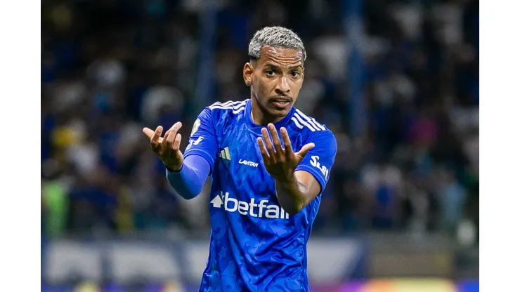 Matheus Pereira fica no Cruzeiro até 2026
