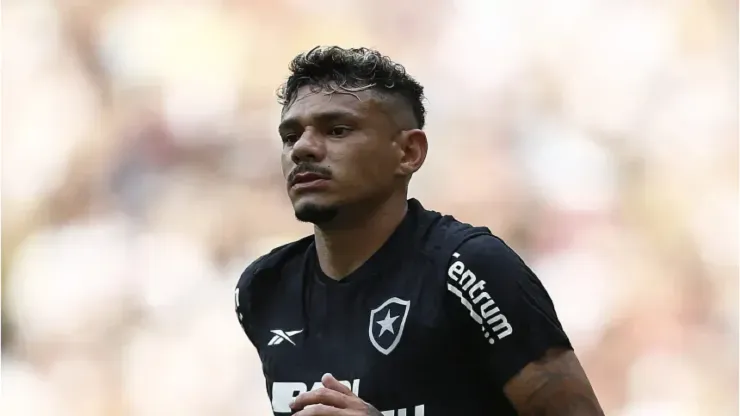 Foto: Wagner Meier/Getty Images - Tiquinho Soares desfalca o Botafogo contra o Grêmio neste domingo (16)
