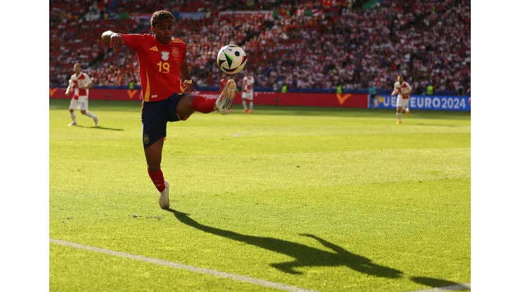 Lamine Yamal da Espanha, é o jogador mais jovem a atuar na Euro. (Foto de Julian Finney/Getty Images)
