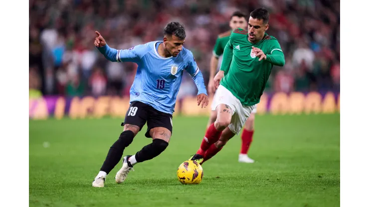 Jogador do Uruguai disputando amistoso antes da Copa América. (Foto de Juan Manuel Serrano Arce/Getty Images)
