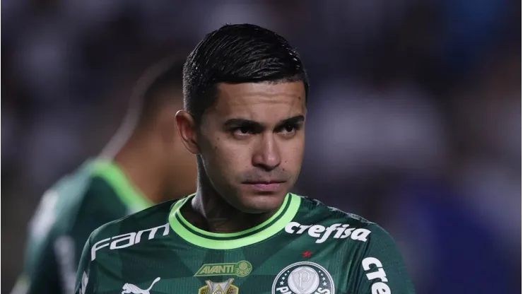 SP - SANTOS - 20/05/2023 - BRASILEIRO A 2023, SANTOS X PALMEIRAS - Dudu jogador do Palmeiras durante partida contra o Santos no estadio Vila Belmiro pelo campeonato BRASILEIRO A 2023. 
