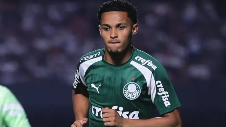 Lázaro em aquecimento no jogo contra o São Paulo no Morumbis pelo Campeonato Paulista. Foto: Ettore Chiereguini/AGIF
