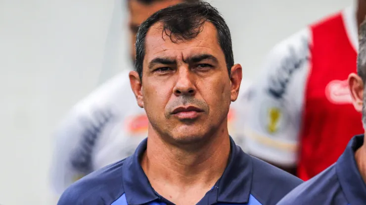 Carille tem trabalho questionado no Santos
