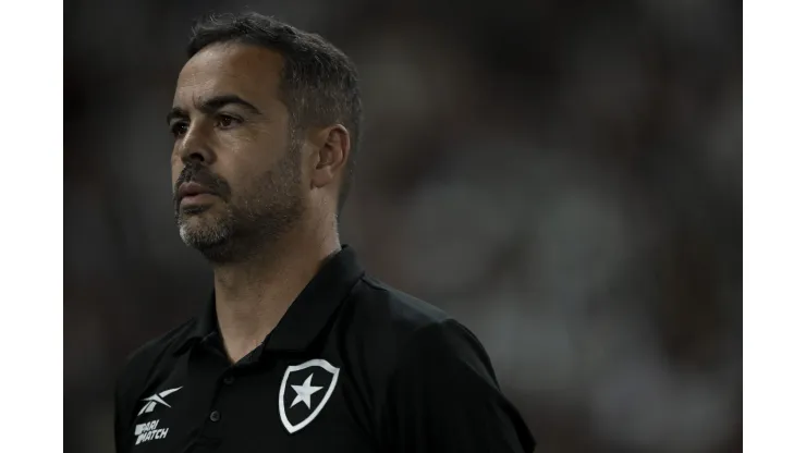 Artur Jorge terá trabalho diante do Criciúma neste sábado.
