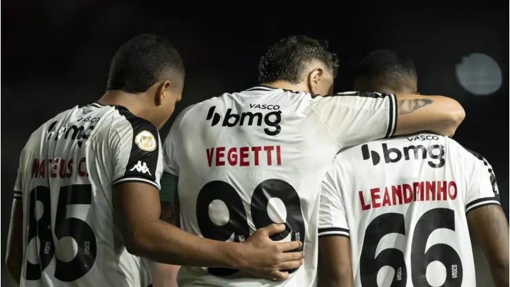 Jogadores do Vasco comemoram gol contra o São Paulo. Foto: Jorge Rodrigues/AGIF
