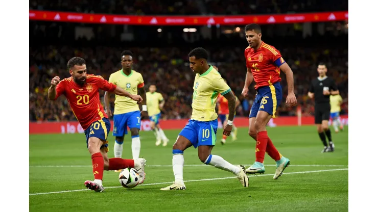 Jogadores do Brasil contra Espanha antes da Copa América. (Foto de Denis Doyle/Getty Images)
